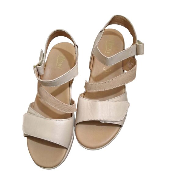 Flexi Sandals, Size 9 - Picture 3 of 5